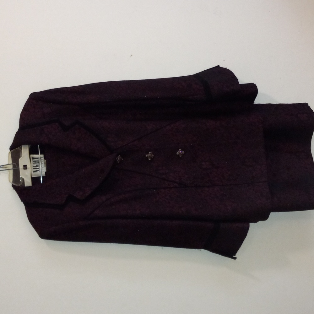 Woman's 2piece skirt suit.